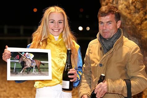 Maike Riehl en selle sur Makototonbokiri lors de sa victoire à Cagnes-Sur-Mer