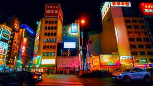 Image d'une rue de Tokyo illuminée la nuit