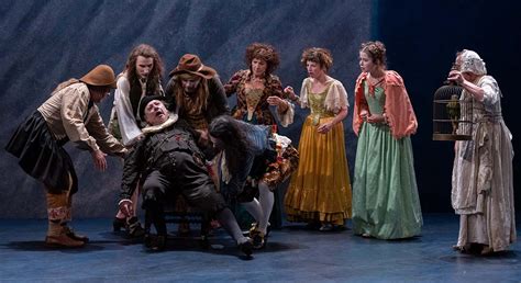 Scène de théâtre avec des acteurs