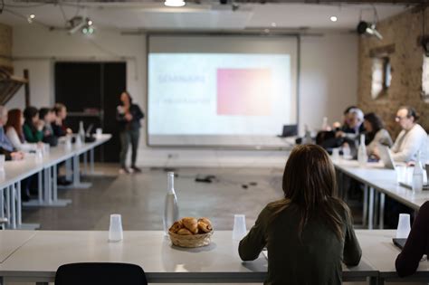 Groupe participant à un séminaire d'équicoaching