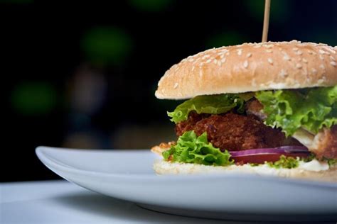 Gros plan sur un burger savoureux du Gallia