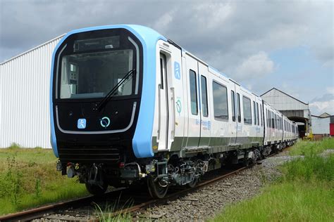 Une rame MF19 en attente d'inauguration