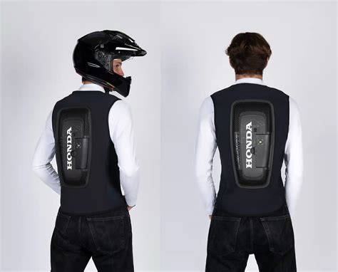 Comparaison visuelle entre un gilet airbag, une dorsale et un gilet de sécurité classique