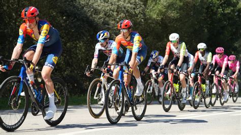 Cyclistes sur un parcours de montagne
