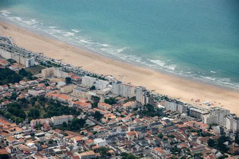 Vue aérienne de Saint-Jean-de-Monts avec la plage et le littoral