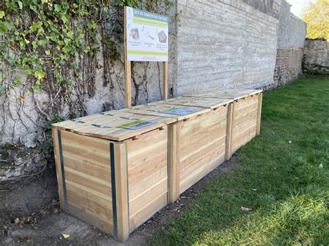 Un composteur collectif dans un espace vert