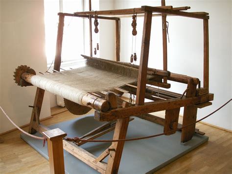 Métiers à tisser anciens dans un atelier