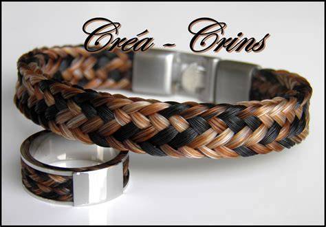 Collection de bijoux en crins de cheval : bracelets, pendentifs