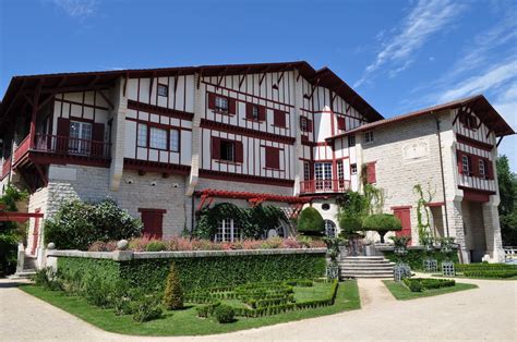 Façade de l'établissement thermal de Cambo-les-Bains