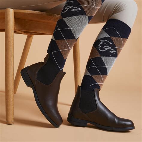 Détail d'une semelle de boots d'équitation avec motif antidérapant