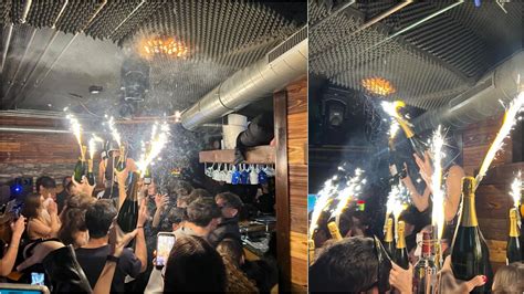 Intérieur du Bar de l'Écurie avec un décor de saloon
