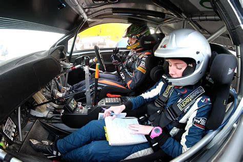 Pilote de sprint car en action
