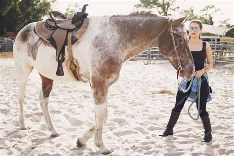 Personnage de jeu vidéo se préparant à monter un cheval