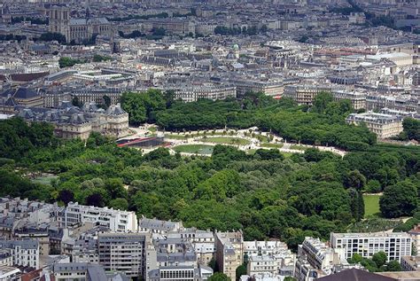 Vue aérienne du Bois de Vincennes avec des cavaliers