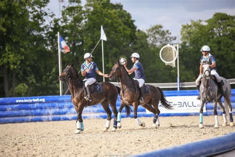 Joueurs de Horse-Ball en action
