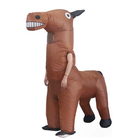 Cheval dans un costume gonflable