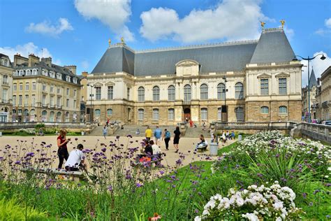 Vue de Rennes avec le Parlement de Bretagne