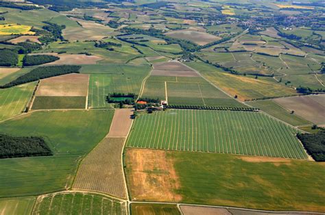 Vue aérienne de la campagne du Périgord Vert