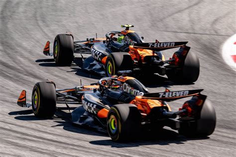 Monoplace de Formule 1 en piste