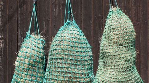 Infographie comparant différents types de filets à foin