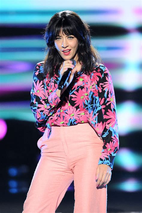 Nolwenn Leroy sur scène interprétant une chanson bretonne