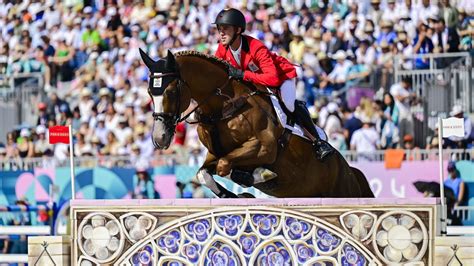 Première compétition de saut d'obstacles