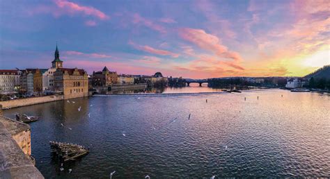 Coucher de soleil sur la Vltava à Prague