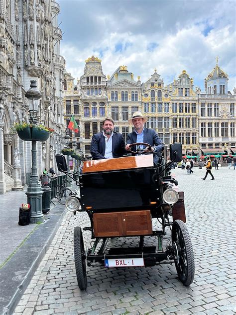 Calèche viennoise sur une place historique