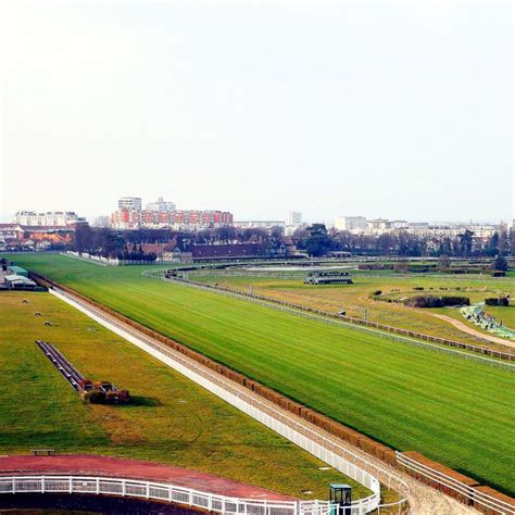 Photo d'époque d'un entraînement sur l'hippodrome de Saint-Cloud