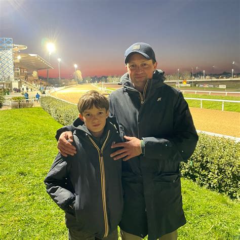 Pierre Silloray et Adrien Fouassier avec Haya Zark quelques jours avant l'Arc de Triomphe