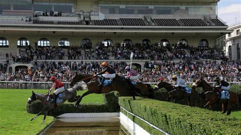Course hippique d'obstacles