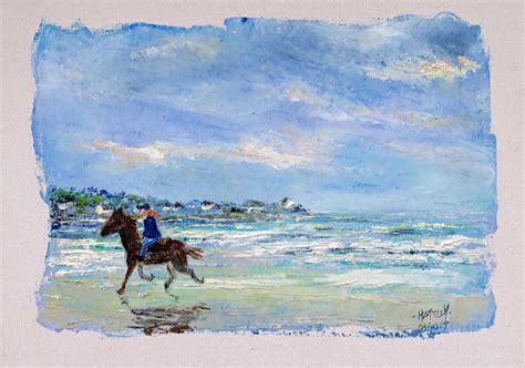 Cheval au trot sur une plage vendéenne à marée basse