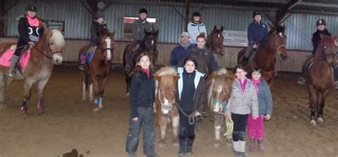 Groupe de cavaliers en stage