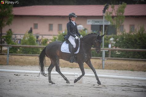 Mathilde Martins et Gone Girl Fast en pleine reprise de dressage