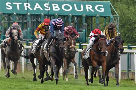 Photo d'une course hippique au galop sur l'hippodrome de Strasbourg-Hoerdt