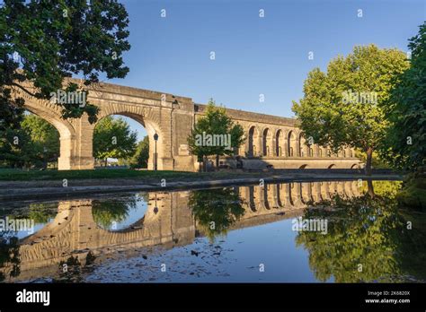 Vue panoramique de la Promenade du Peyrou avec l'aqueduc Saint-Clément