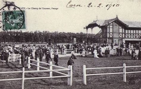 Photographie ancienne des tribunes de l'hippodrome de Caen