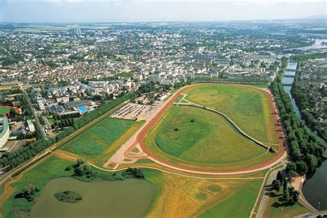 Infographie montrant la longueur de la piste de l'hippodrome de Caen par rapport à d'autres pistes