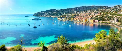 Paysage de la Côte d'Azur avec des chevaux