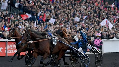 Photographie d'une course de trot sur l'hippodrome
