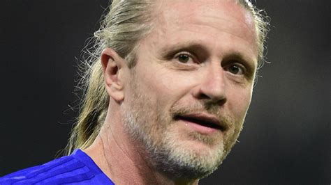 Emmanuel Petit portant le maillot de Chelsea