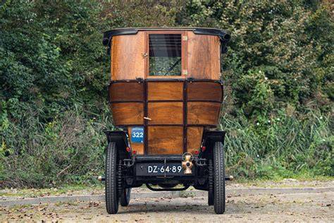 Photographie d'une Aster 20HP Tonneau