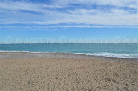 Plage du Grand Large Cagnes-sur-Mer avec sable fin