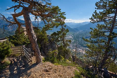 Vue panoramique de Briançon et de ses environs montagneux