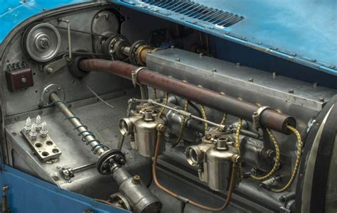 Moteur Bugatti Type 35 en cours de reconstruction