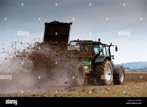 Épandage de fumier avec un tracteur