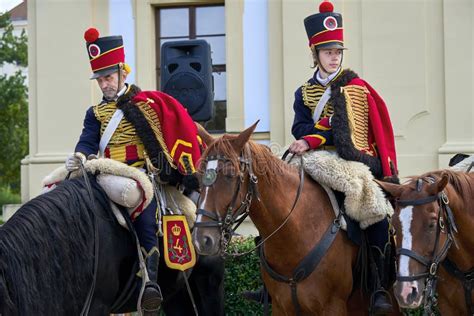 Cavaliers en uniforme d'équitation historique