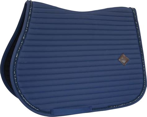 Collection de différents tapis anti-glisse pour selles équestres