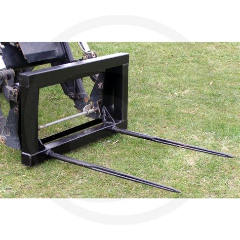 Manutention de balles de foin avec une fourche télescopique