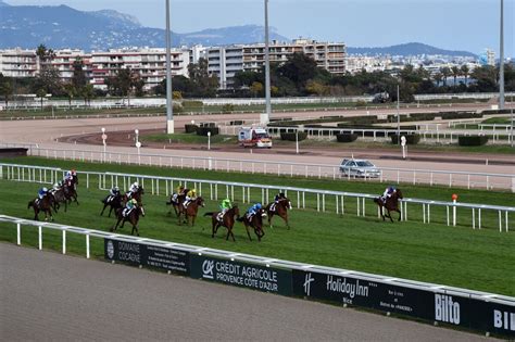 Vue générale de l'Hippodrome de la Côte d'Azur à Cagnes-sur-Mer